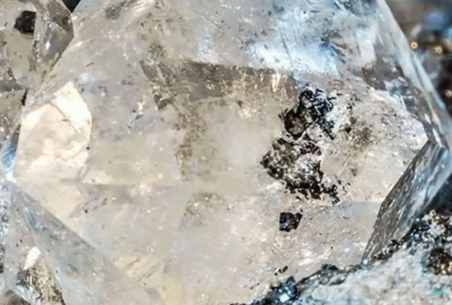 Ice-VII was found lurking in diamonds mined from Earth's mantle earlier this year.