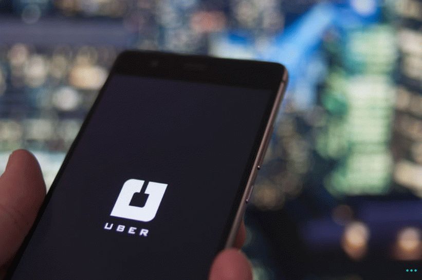 تطبيق Uber يستخدم على الهاتف الذكي