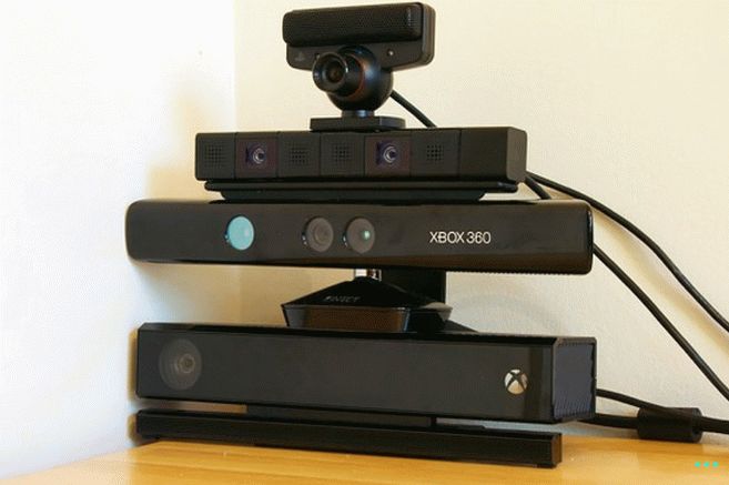 مشاهدة دائمًا. من الأعلى إلى الأسفل: PlayStation Eye (PS3) ، Playstation Camera (PS4) ، Xbox 360 Kinect ، Xbox One Kinect.