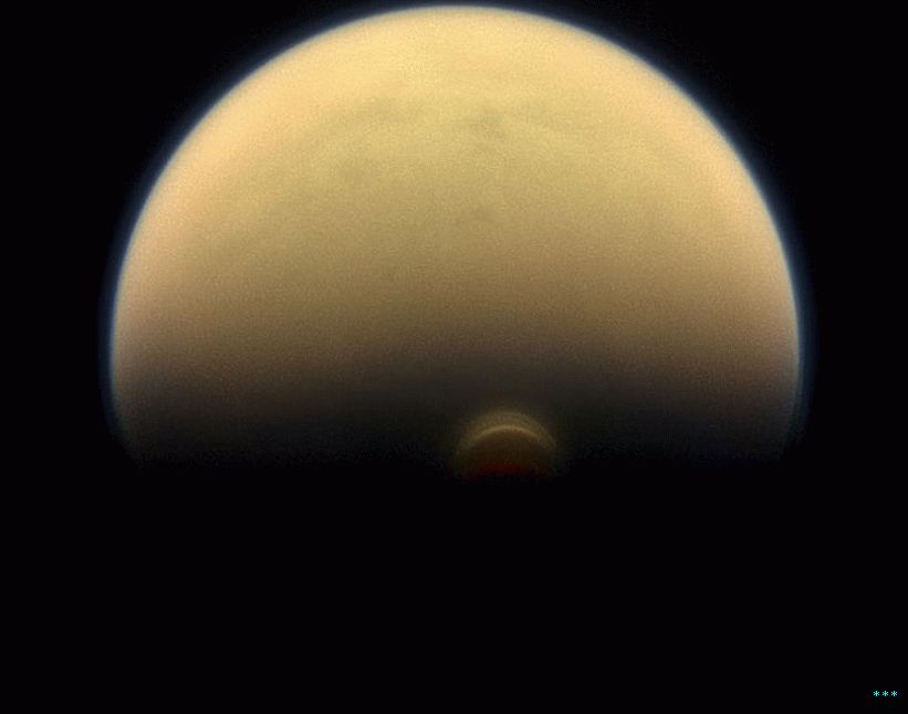 صورة لقمر زحل تيتان.